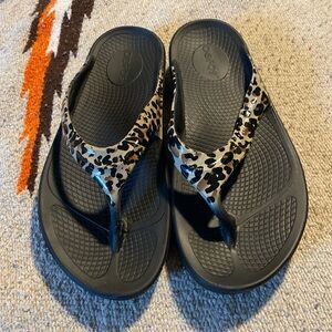 OOFOS Black and Leopard Print Sandals